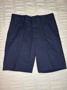 Old Navy classic flat front shorts - size 30 waist